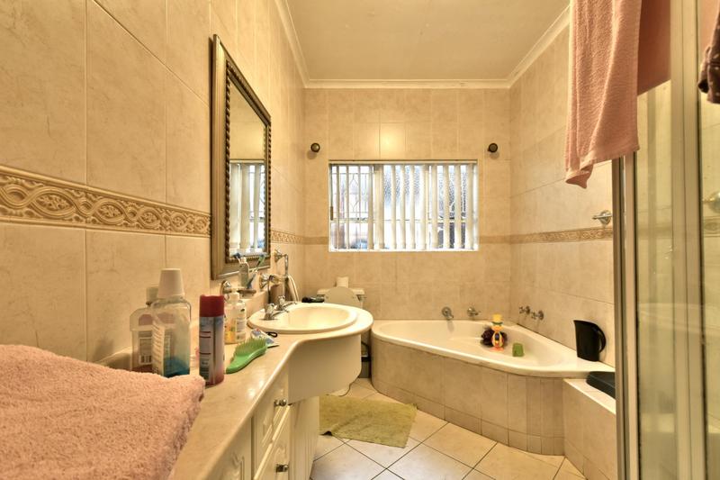 4 Bedroom Property for Sale in Glenvista Gauteng