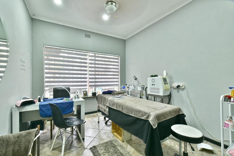 4 Bedroom Property for Sale in Glenvista Gauteng