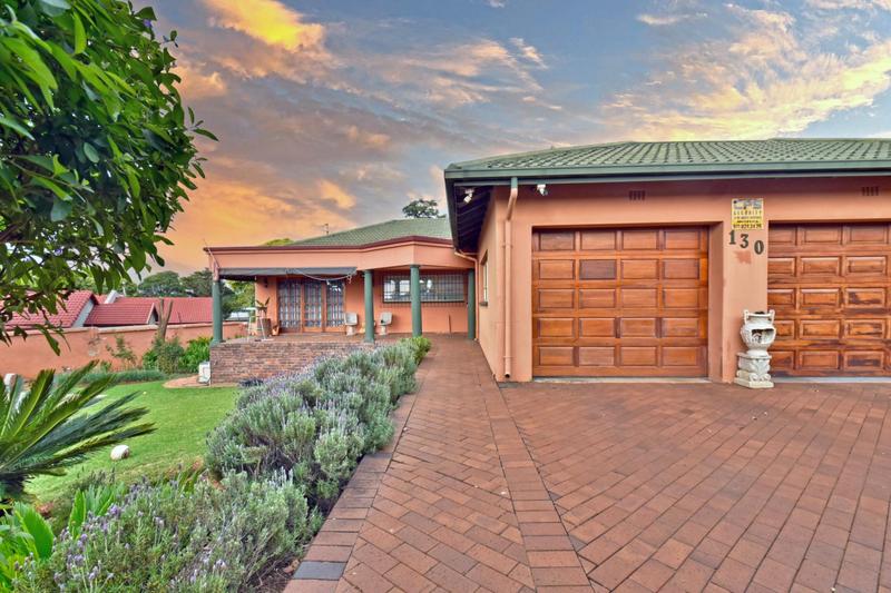 4 Bedroom Property for Sale in Glenvista Gauteng