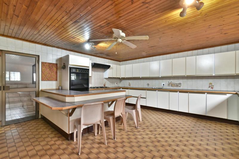 5 Bedroom Property for Sale in Linmeyer Gauteng