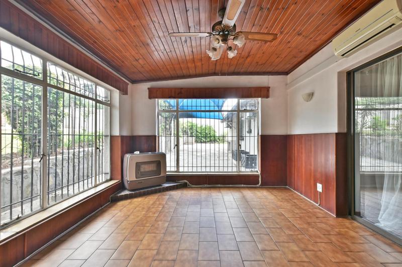 5 Bedroom Property for Sale in Linmeyer Gauteng