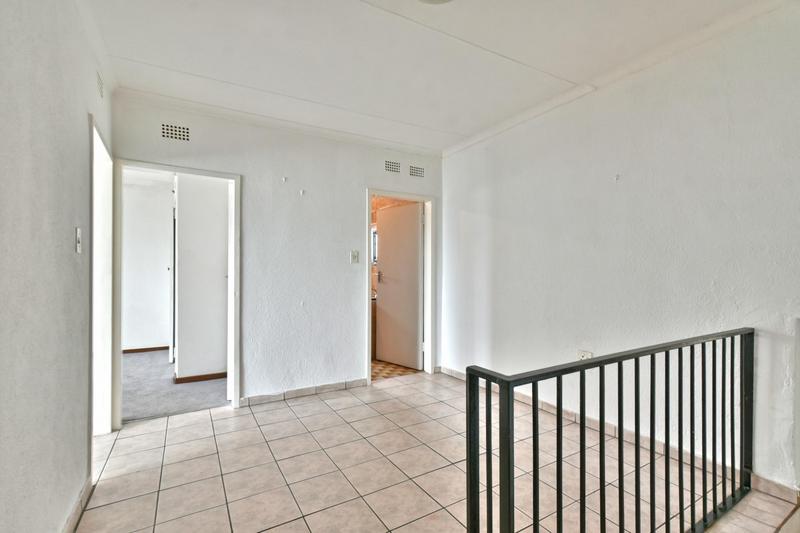 5 Bedroom Property for Sale in Linmeyer Gauteng