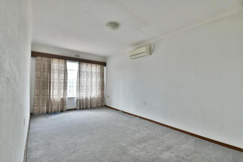5 Bedroom Property for Sale in Linmeyer Gauteng