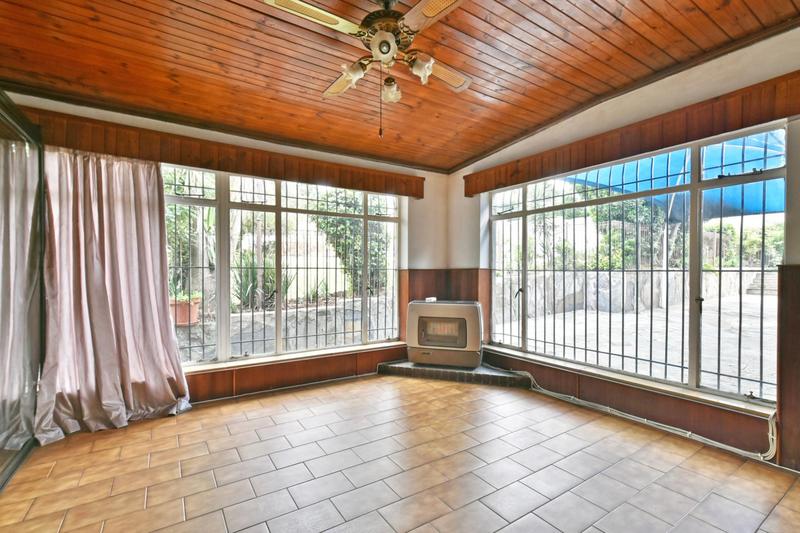 5 Bedroom Property for Sale in Linmeyer Gauteng
