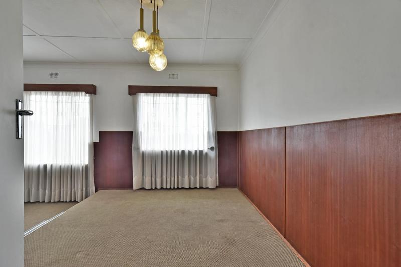 5 Bedroom Property for Sale in Linmeyer Gauteng