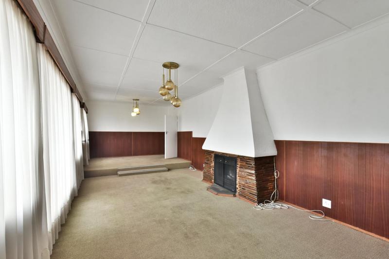 5 Bedroom Property for Sale in Linmeyer Gauteng