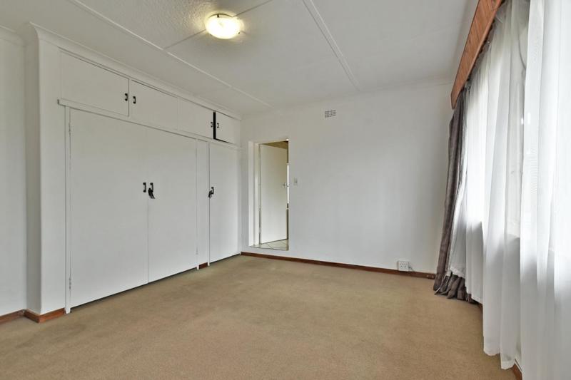 5 Bedroom Property for Sale in Linmeyer Gauteng