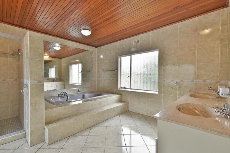 5 Bedroom Property for Sale in Linmeyer Gauteng