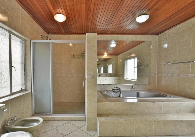 5 Bedroom Property for Sale in Linmeyer Gauteng