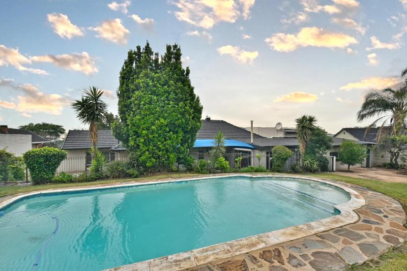 5 Bedroom Property for Sale in Linmeyer Gauteng
