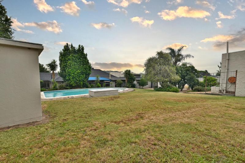 5 Bedroom Property for Sale in Linmeyer Gauteng