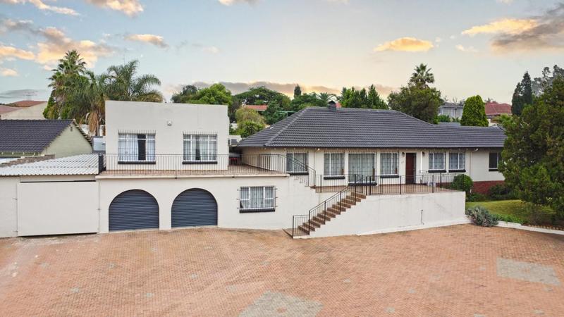 5 Bedroom Property for Sale in Linmeyer Gauteng