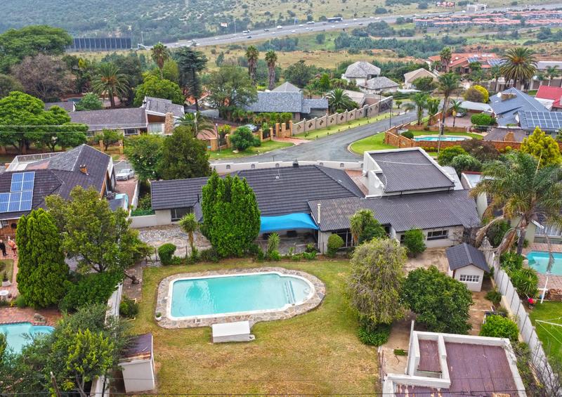 5 Bedroom Property for Sale in Linmeyer Gauteng