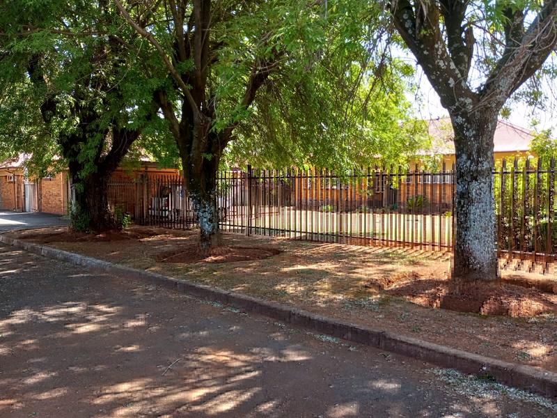 Commercial Property for Sale in Daggafontein Gauteng