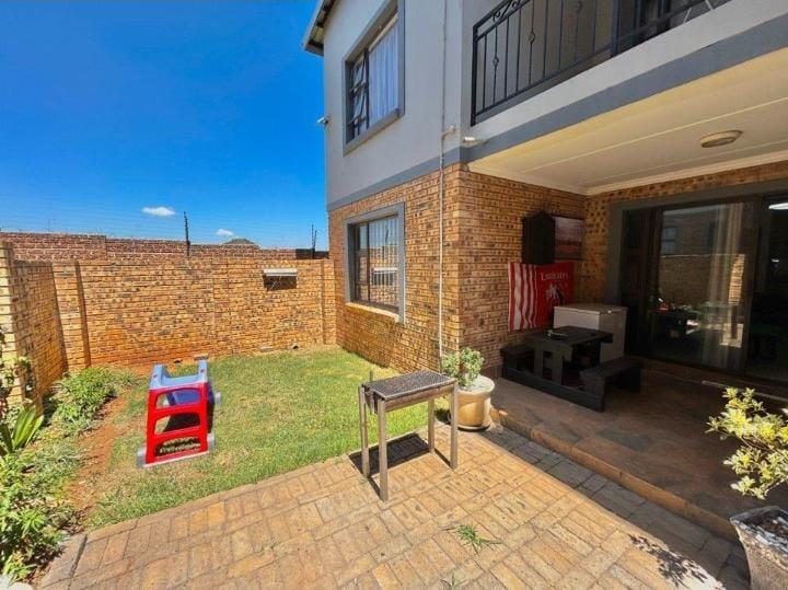 2 Bedroom Property for Sale in Fairlead Gauteng