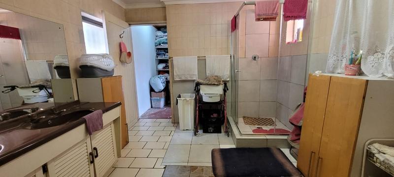 5 Bedroom Property for Sale in South Crest Gauteng