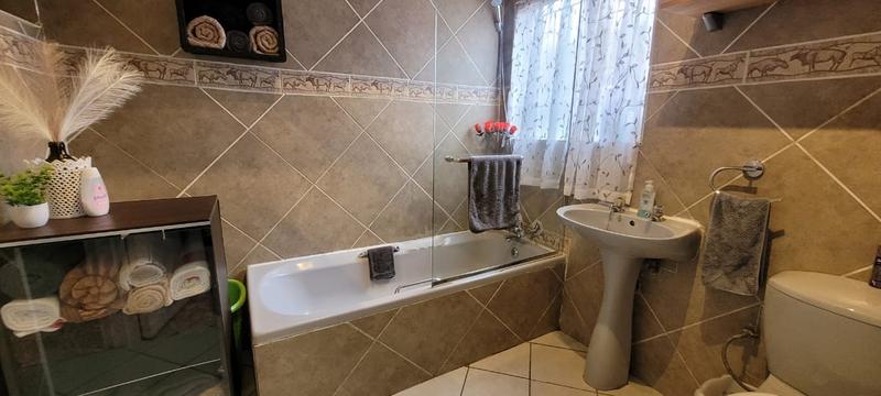 2 Bedroom Property for Sale in Verwoerdpark Gauteng