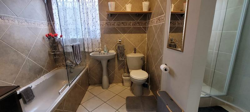 2 Bedroom Property for Sale in Verwoerdpark Gauteng