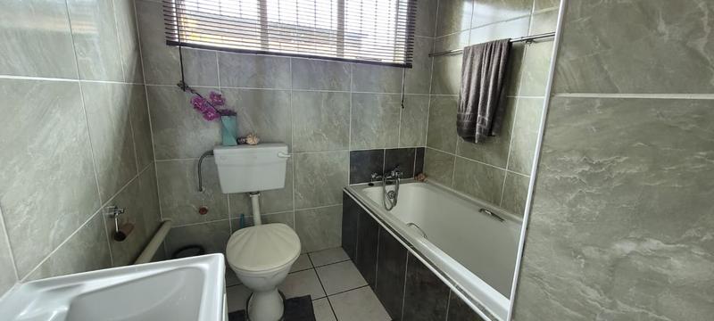 5 Bedroom Property for Sale in Elandshaven Gauteng