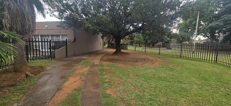 7 Bedroom Property for Sale in Duncanville Gauteng