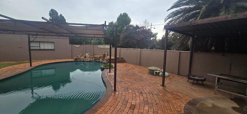 7 Bedroom Property for Sale in Duncanville Gauteng