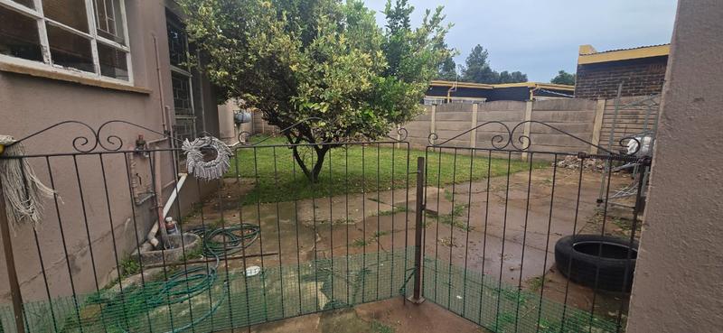 7 Bedroom Property for Sale in Duncanville Gauteng
