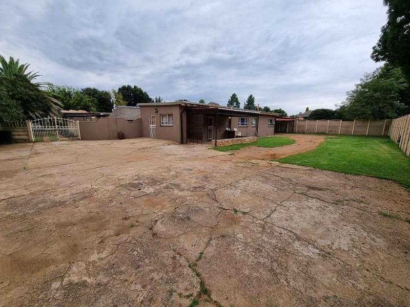7 Bedroom Property for Sale in Duncanville Gauteng