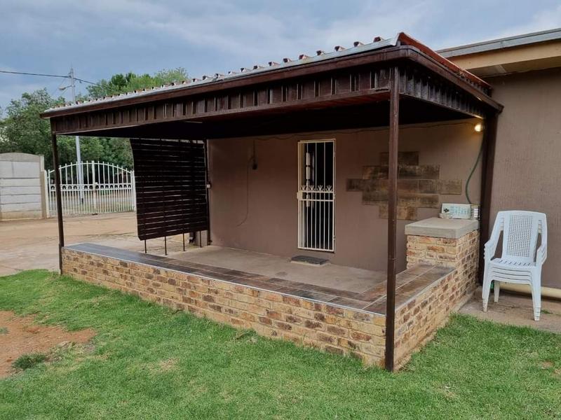 7 Bedroom Property for Sale in Duncanville Gauteng