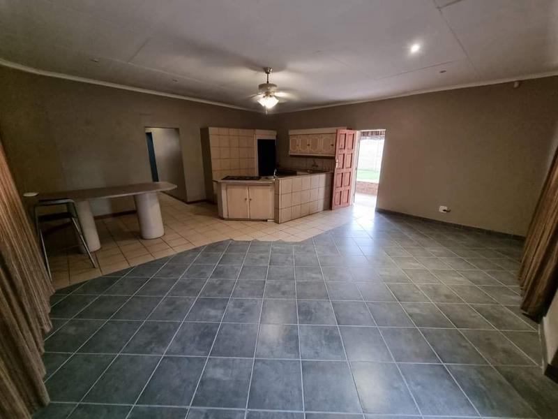 7 Bedroom Property for Sale in Duncanville Gauteng