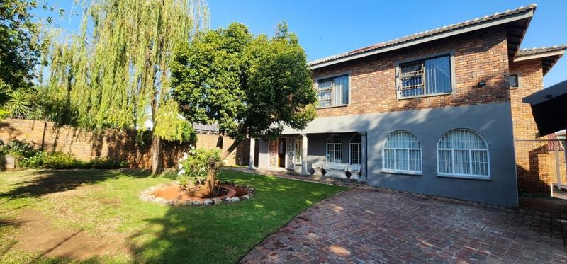 5 Bedroom Property for Sale in Erasmia Gauteng