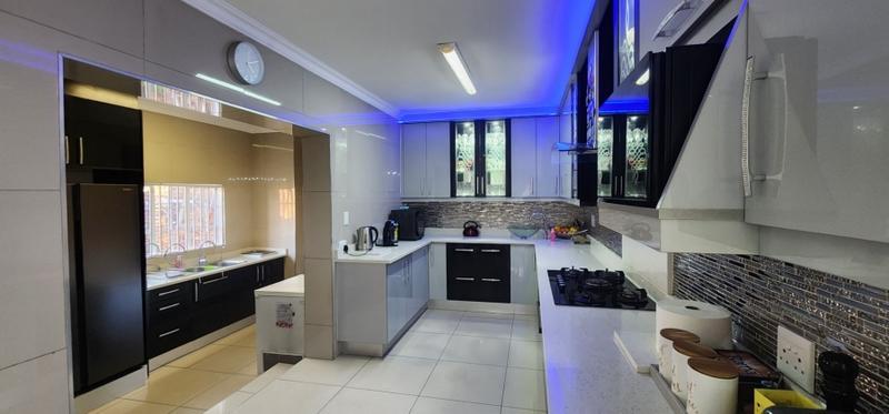 5 Bedroom Property for Sale in Erasmia Gauteng