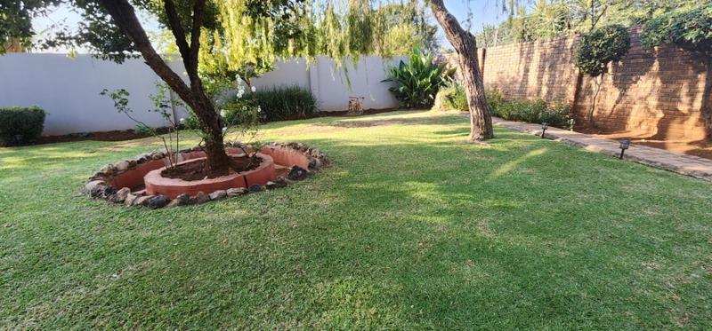 5 Bedroom Property for Sale in Erasmia Gauteng