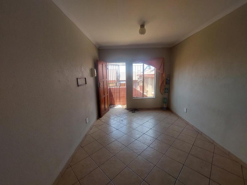 2 Bedroom Property for Sale in Olievenhoutbosch Gauteng