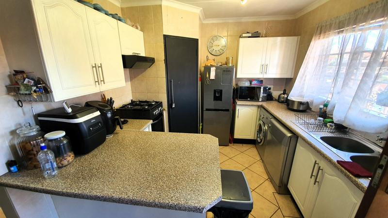 2 Bedroom Property for Sale in Doornpoort Gauteng