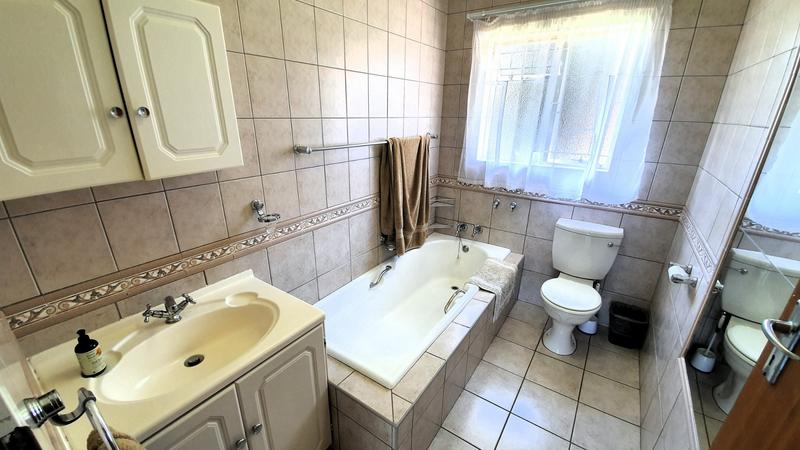 4 Bedroom Property for Sale in Magalieskruin Gauteng