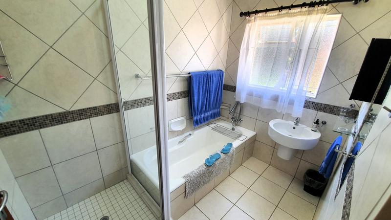 4 Bedroom Property for Sale in Magalieskruin Gauteng