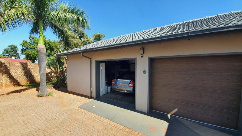 4 Bedroom Property for Sale in Magalieskruin Gauteng