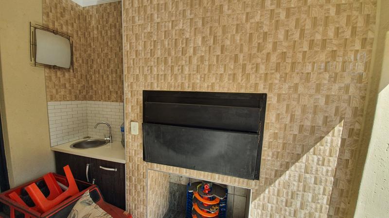 4 Bedroom Property for Sale in Magalieskruin Gauteng