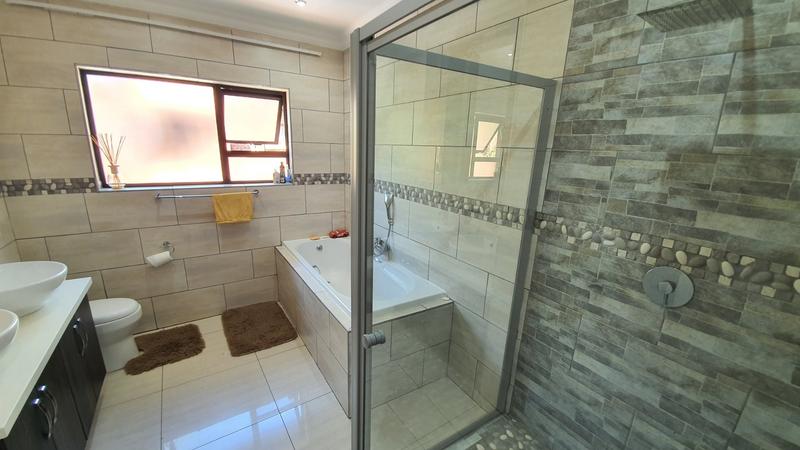 4 Bedroom Property for Sale in Magalieskruin Gauteng