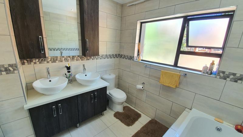 4 Bedroom Property for Sale in Magalieskruin Gauteng