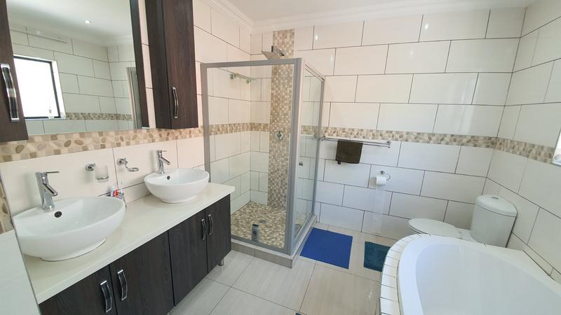 4 Bedroom Property for Sale in Magalieskruin Gauteng