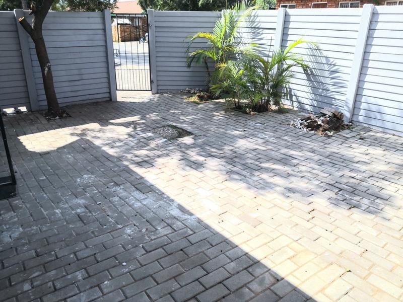 2 Bedroom Property for Sale in The Orchards Gauteng