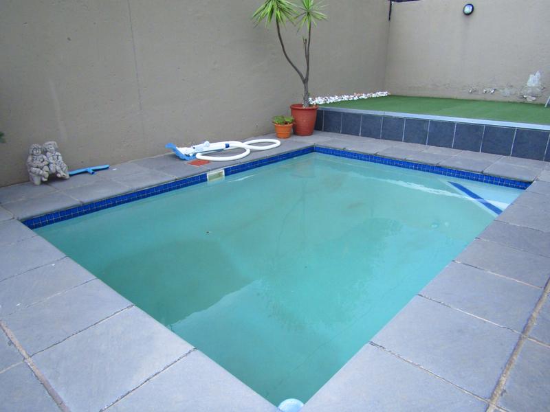 3 Bedroom Property for Sale in Edenvale Central Gauteng