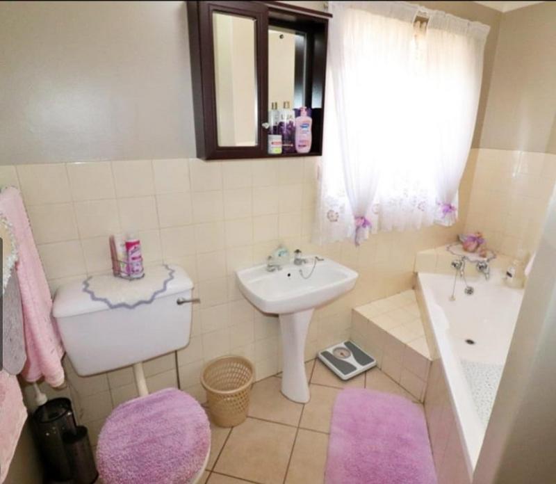 3 Bedroom Property for Sale in Sunnyridge Gauteng