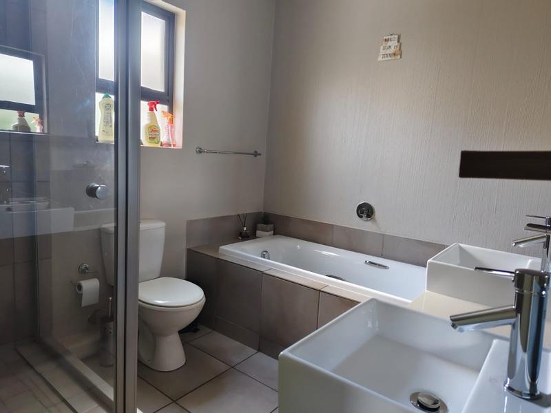 To Let 3 Bedroom Property for Rent in Beverley Gauteng