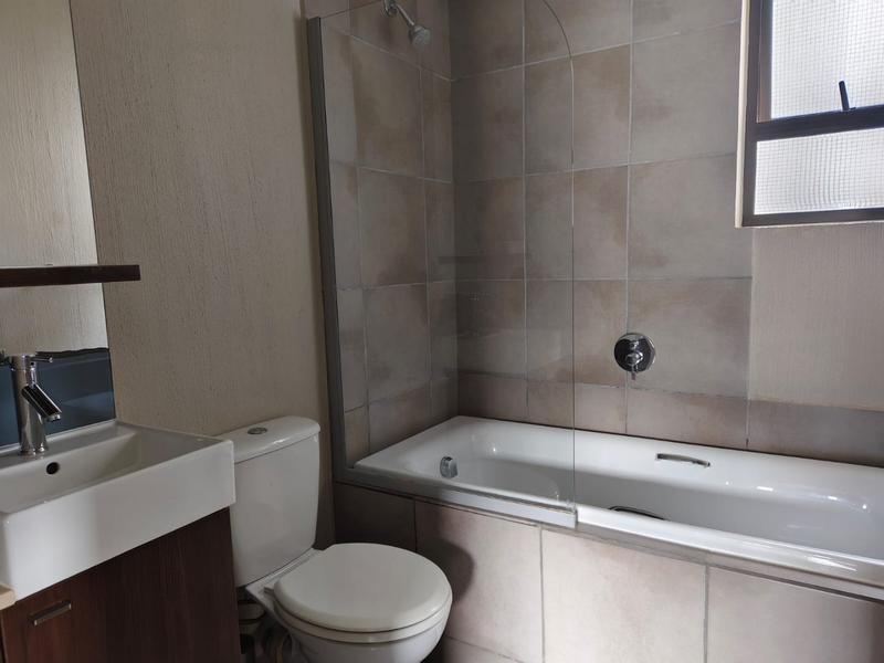 To Let 3 Bedroom Property for Rent in Beverley Gauteng