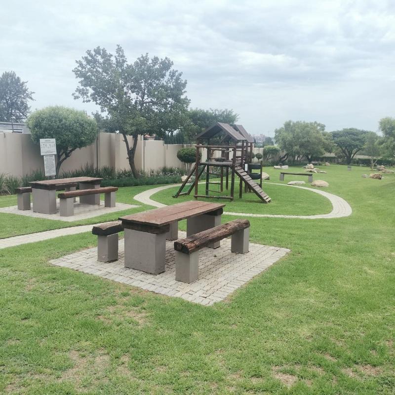 To Let 3 Bedroom Property for Rent in Beverley Gauteng