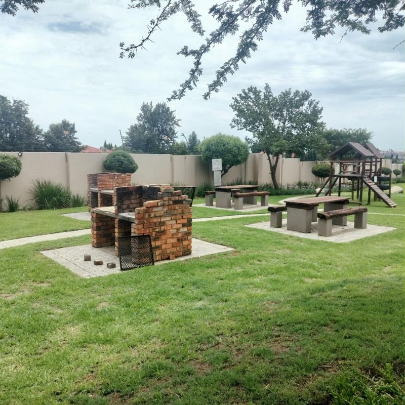 To Let 3 Bedroom Property for Rent in Beverley Gauteng