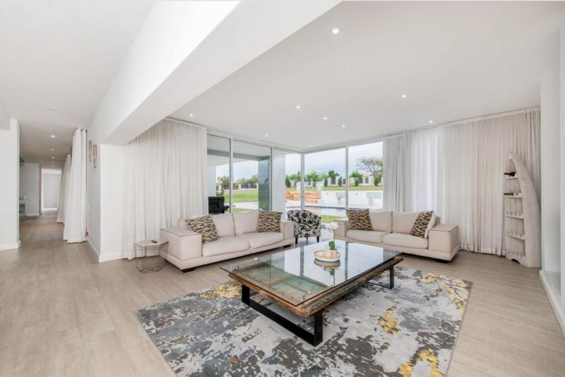 To Let 6 Bedroom Property for Rent in Saddlebrook Estate Gauteng
