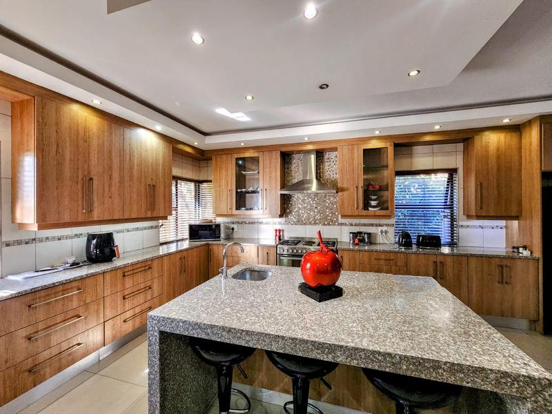 5 Bedroom Property for Sale in Zambezi Country Estate Gauteng